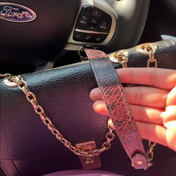 Lane Shoulder Bag - Picture 3 of 10